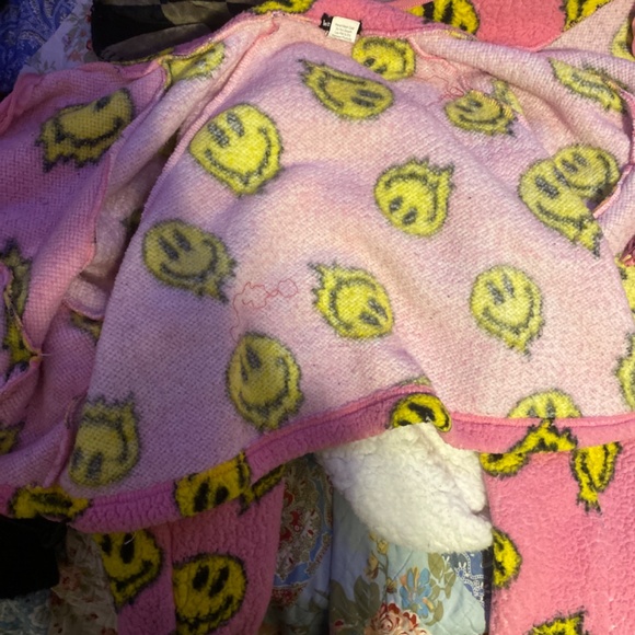Weekending Smiley face pink jacket - Picture 2 of 5